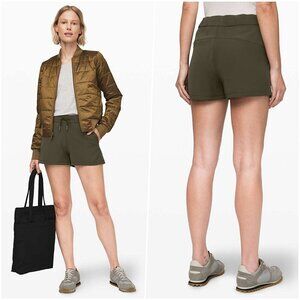 Lululemon On The Fly Short Olive 4 NWOT